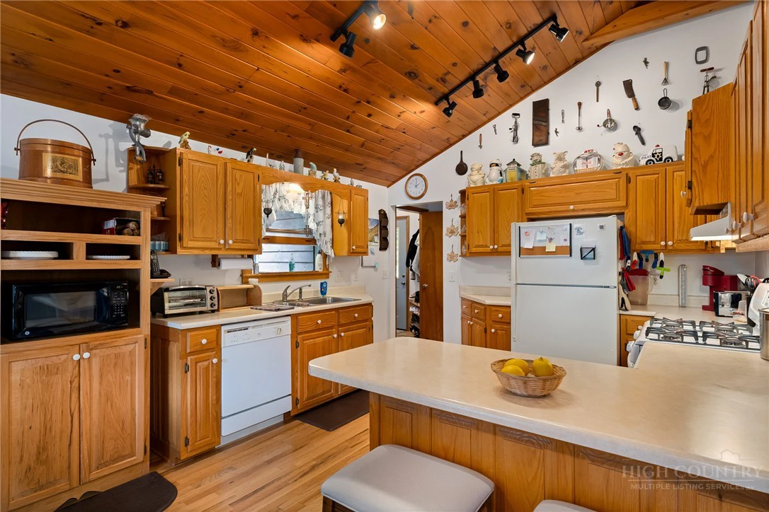 Image number 11 for the current listing