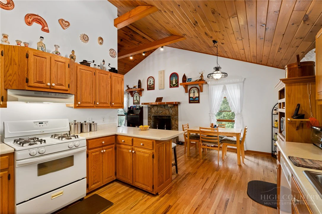 Image number 12 for the current listing