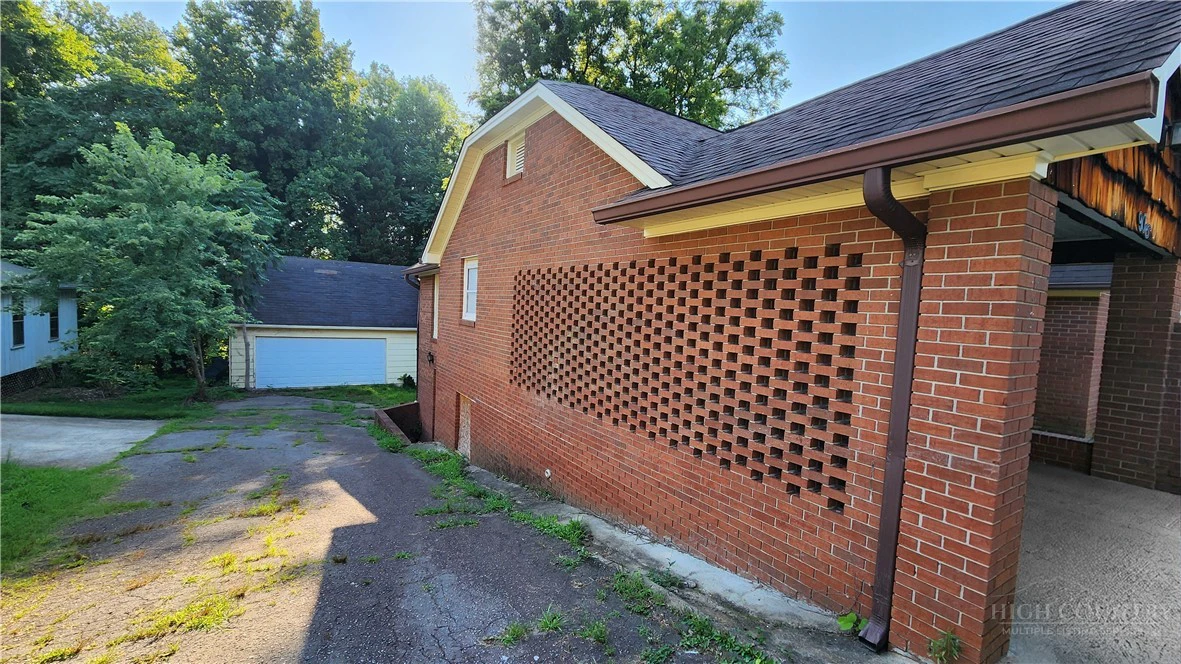 Image number 3 for the current listing