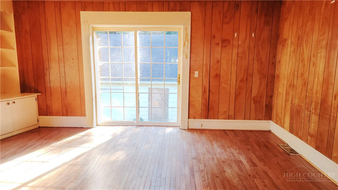 Image number 7 for the current listing