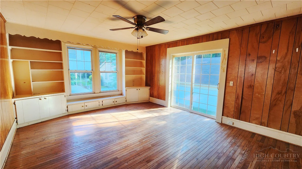 Image number 8 for the current listing