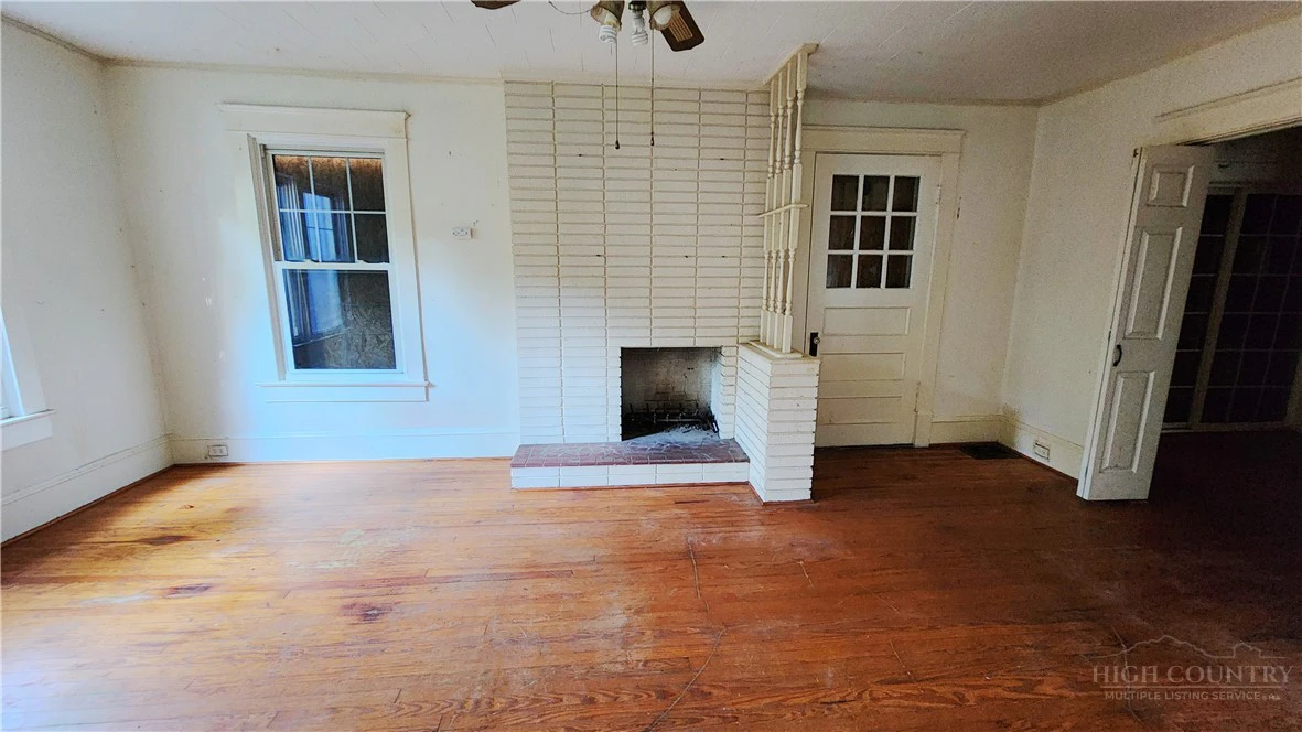 Image number 9 for the current listing