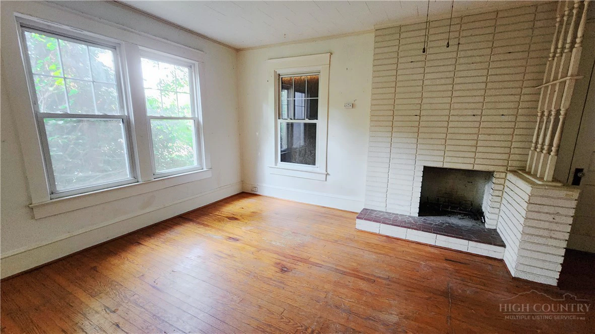 Image number 10 for the current listing