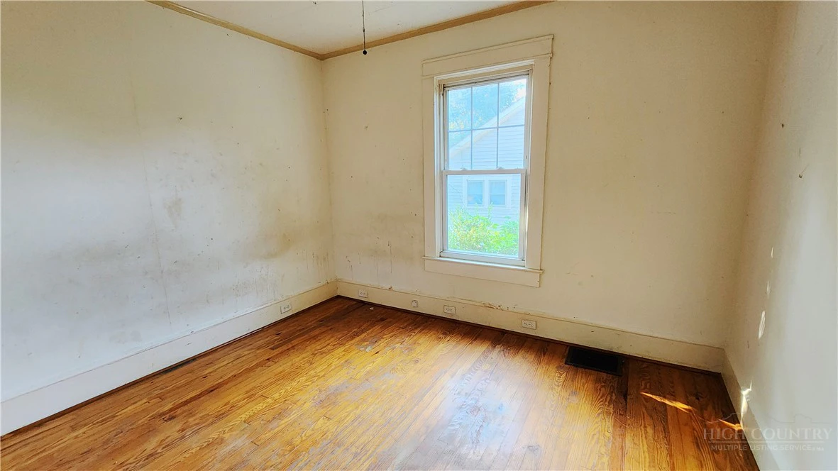 Image number 12 for the current listing
