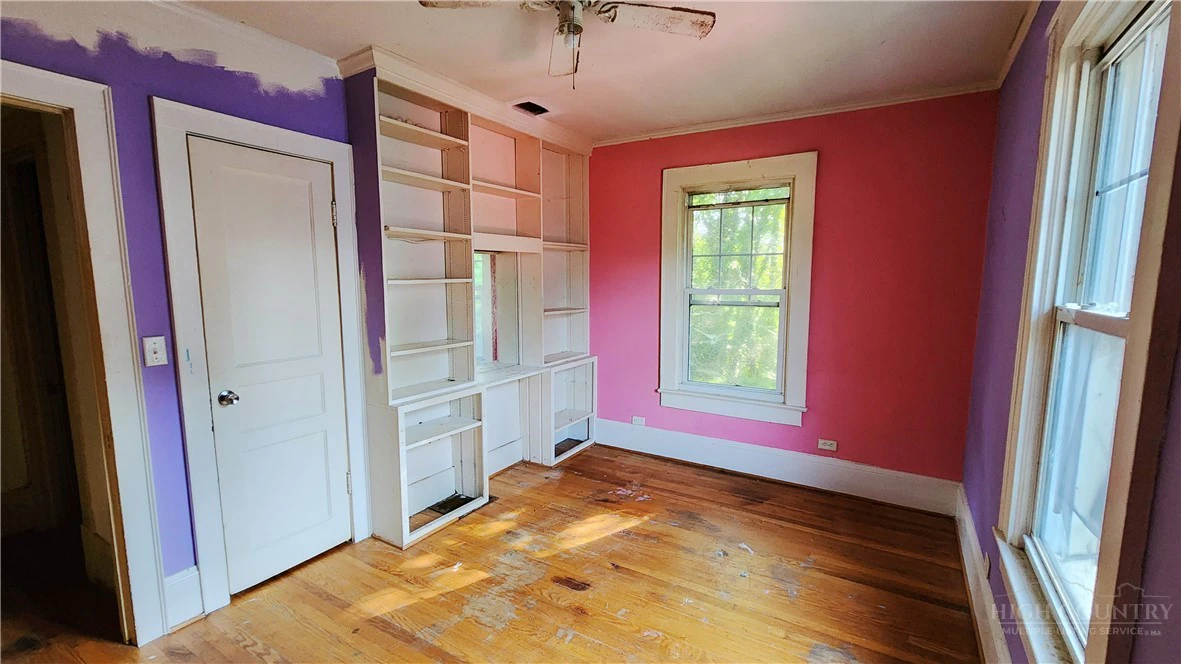 Image number 13 for the current listing