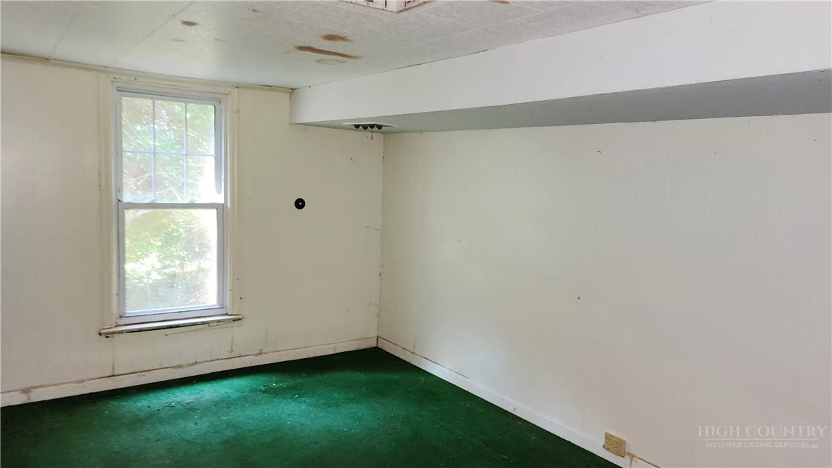 Image number 14 for the current listing