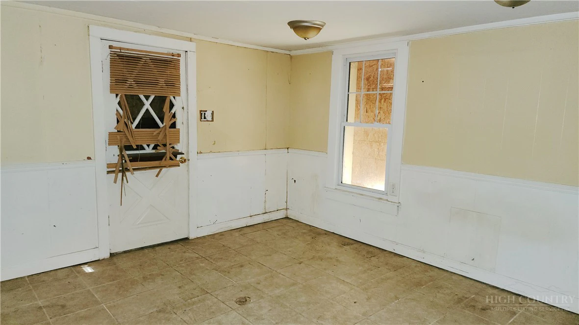 Image number 15 for the current listing