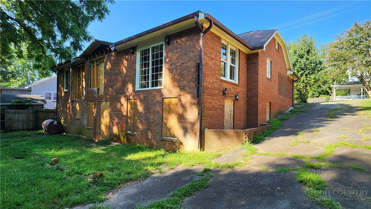 Image number 16 for the current listing