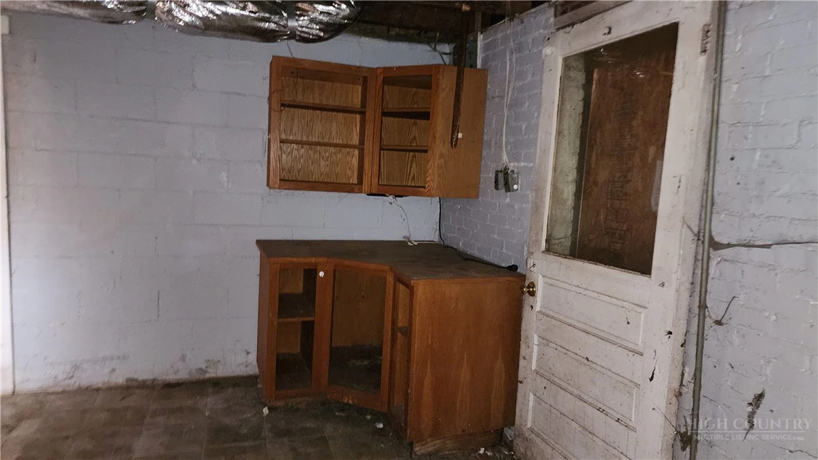 Image number 17 for the current listing
