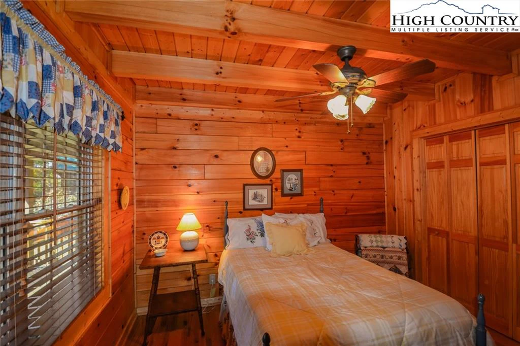 Image number 3 for the current listing