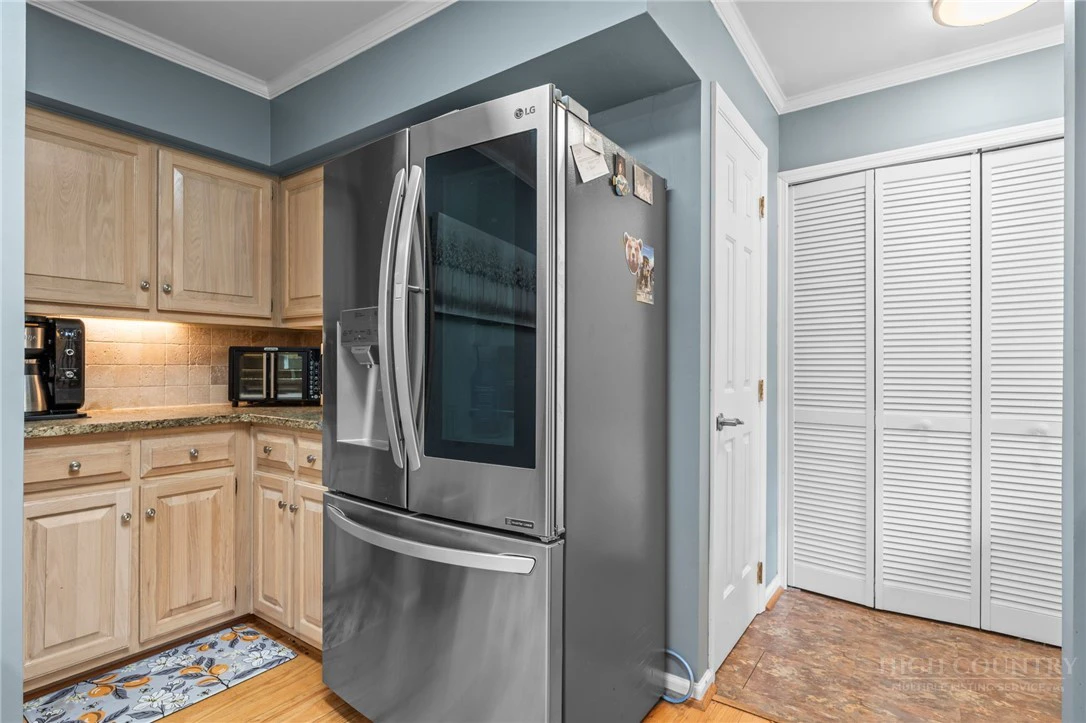 Image number 8 for the current listing