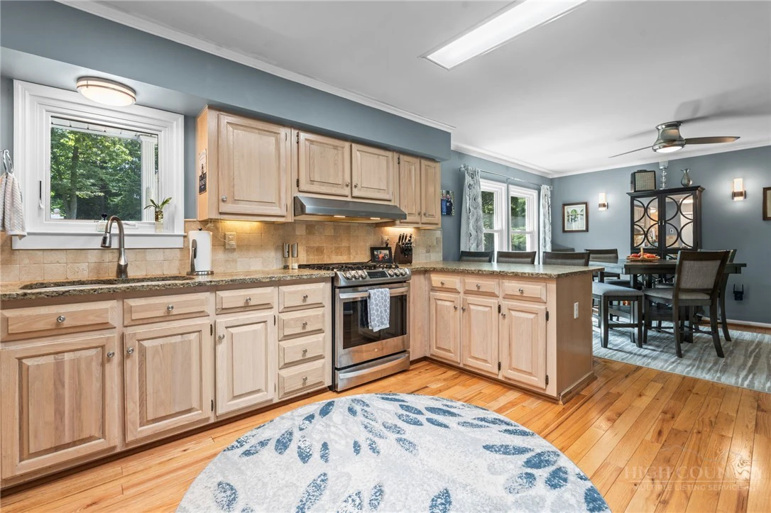 Image number 6 for the current listing