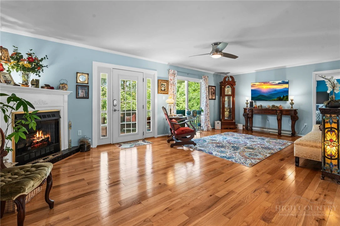 Image number 12 for the current listing