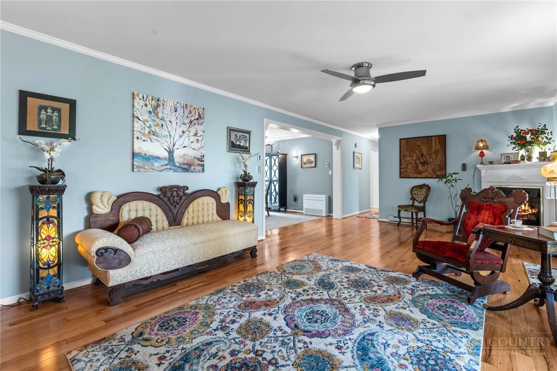 Image number 14 for the current listing