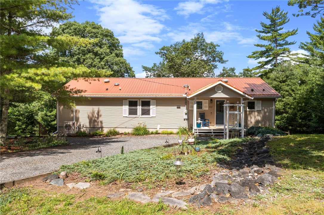 Image number 1 for the current listing