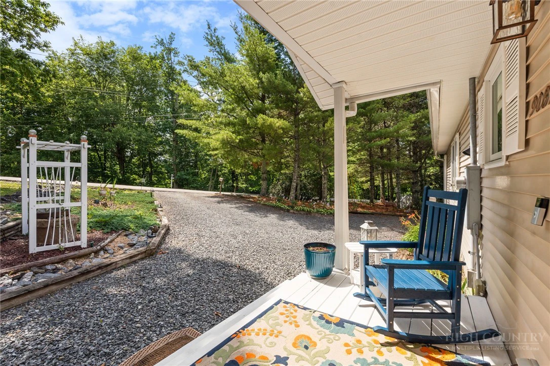 Image number 4 for the current listing