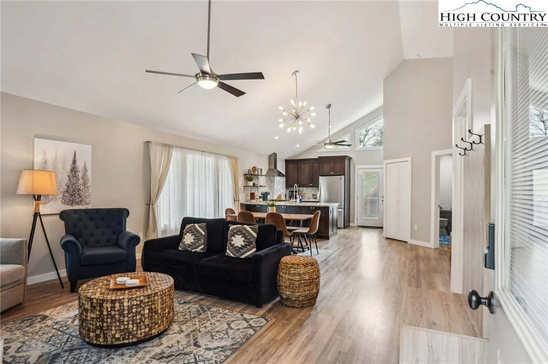 Image number 5 for the current listing