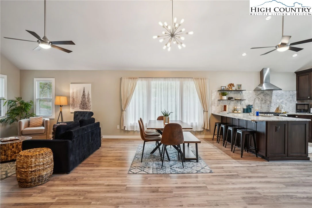 Image number 7 for the current listing