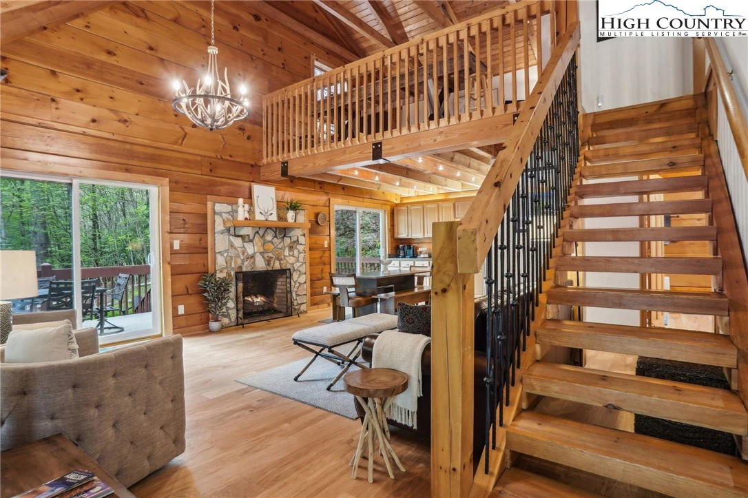 Image number 1 for the current listing