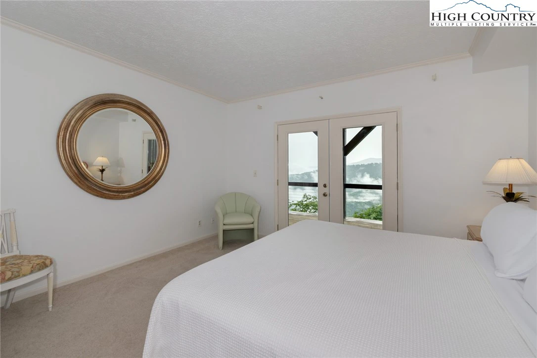 Image number 17 for the current listing