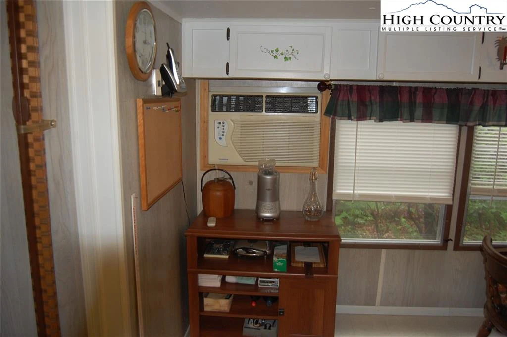 Image number 11 for the current listing