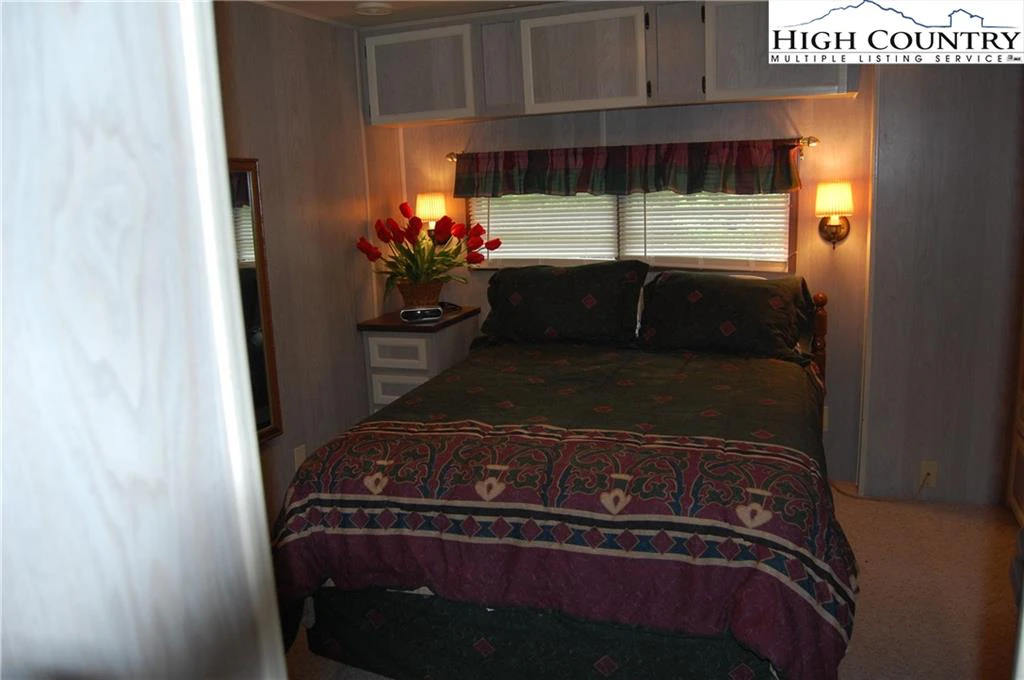 Image number 13 for the current listing