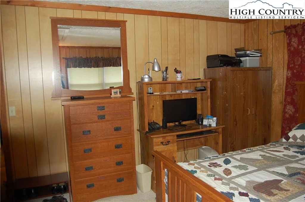 Image number 15 for the current listing