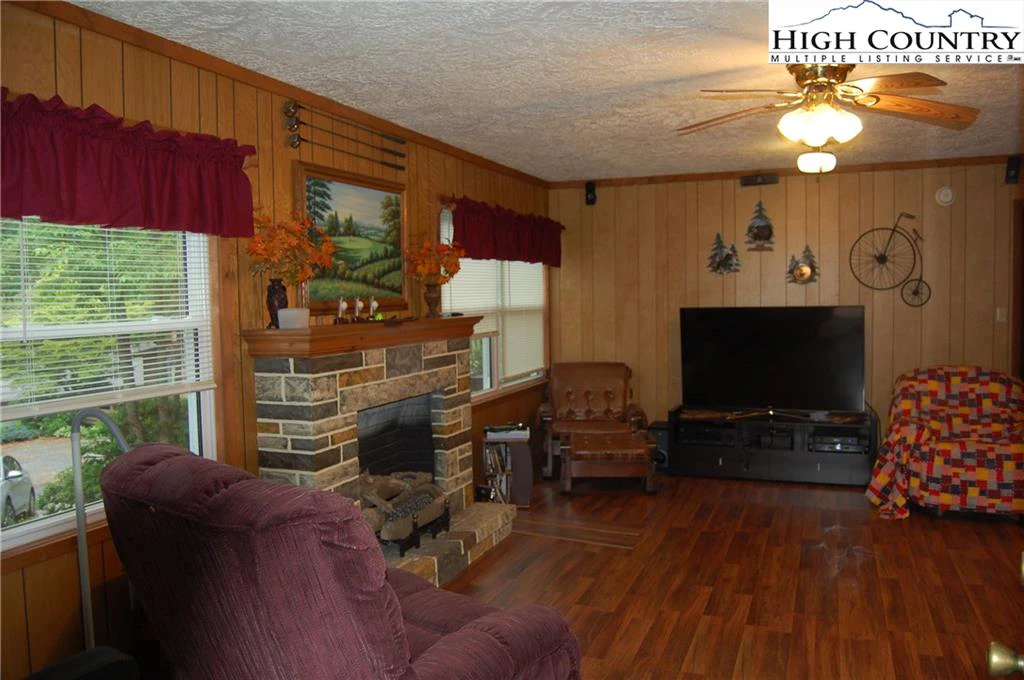 Image number 6 for the current listing