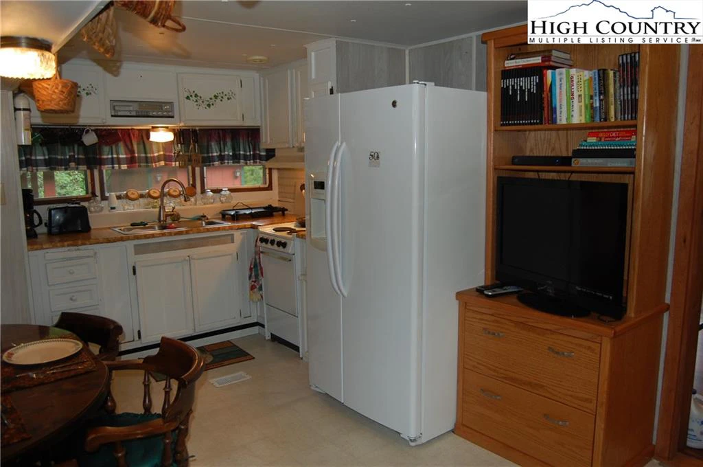 Image number 9 for the current listing