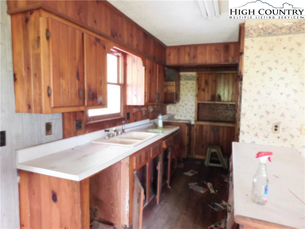 Image number 10 for the current listing