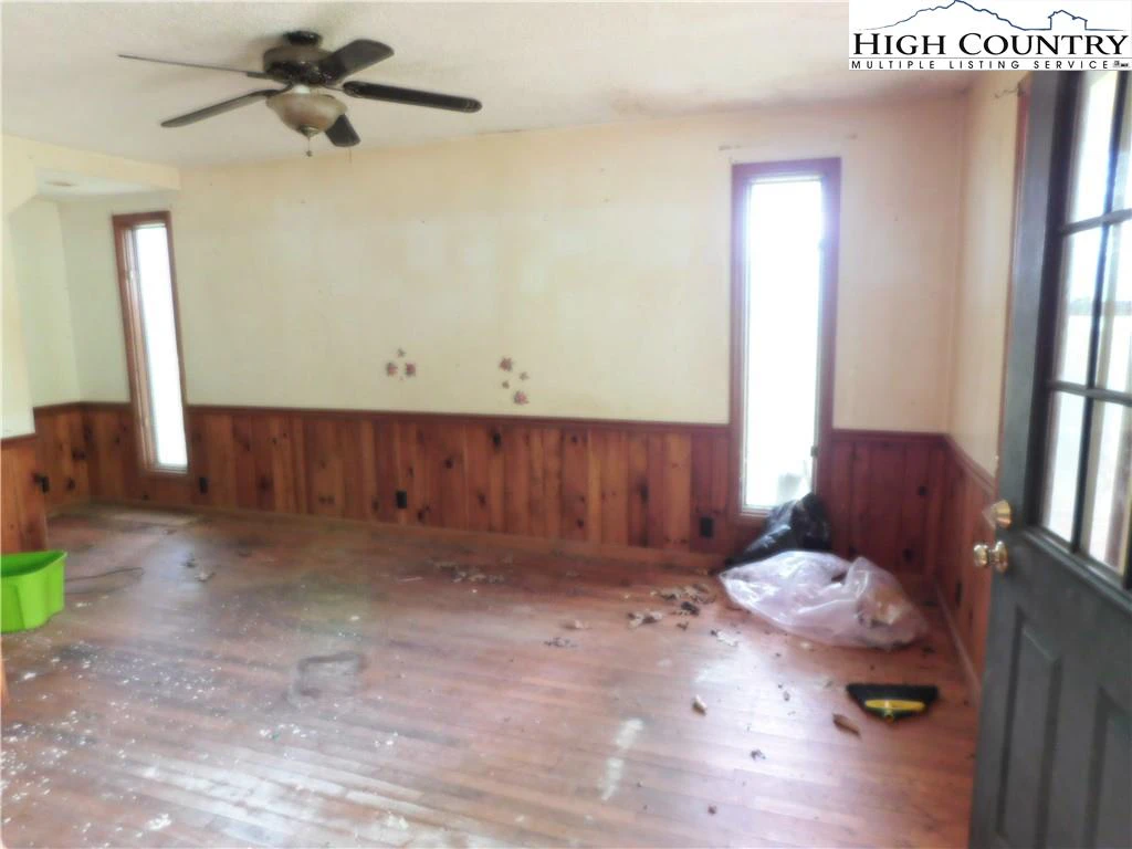 Image number 9 for the current listing
