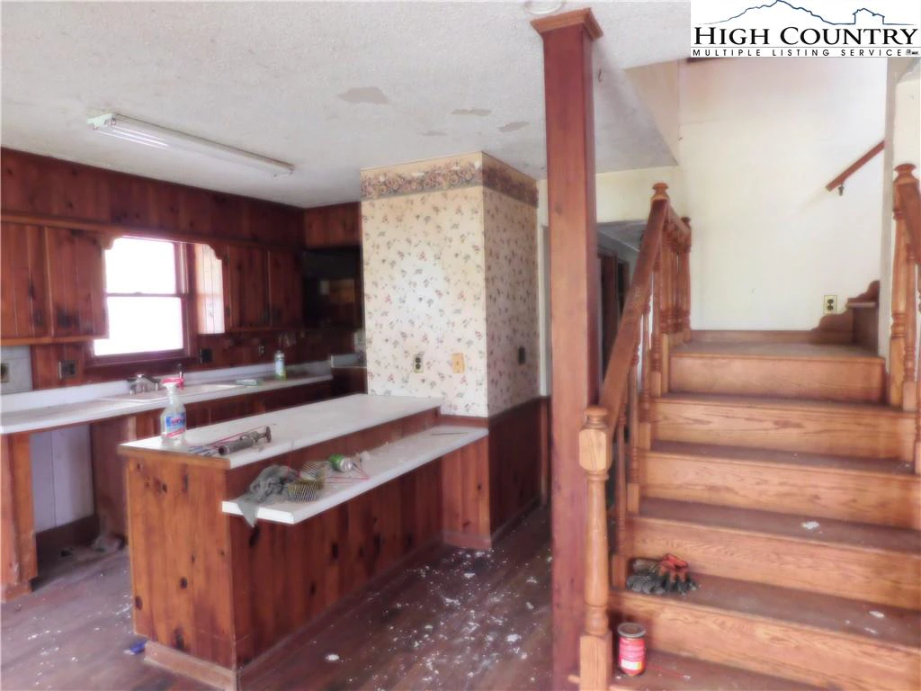 Image number 8 for the current listing