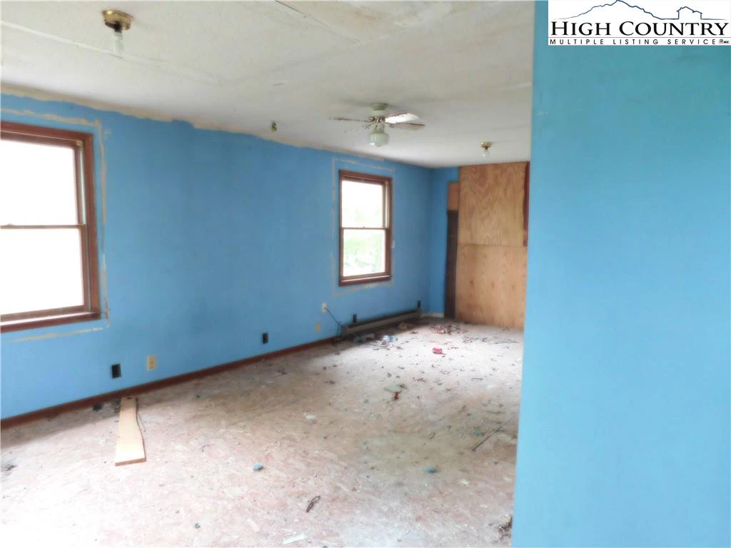 Image number 7 for the current listing