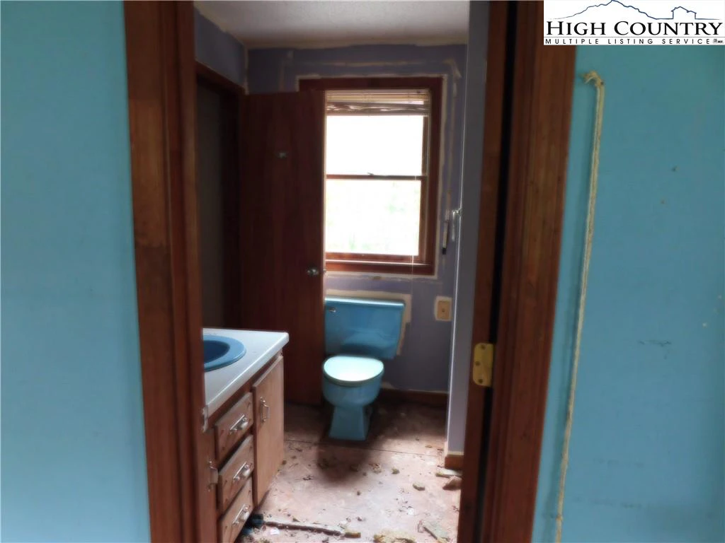 Image number 6 for the current listing