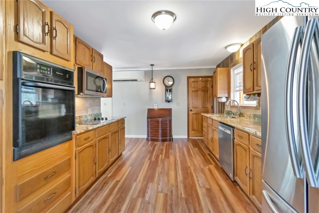 Image number 46 for the current listing