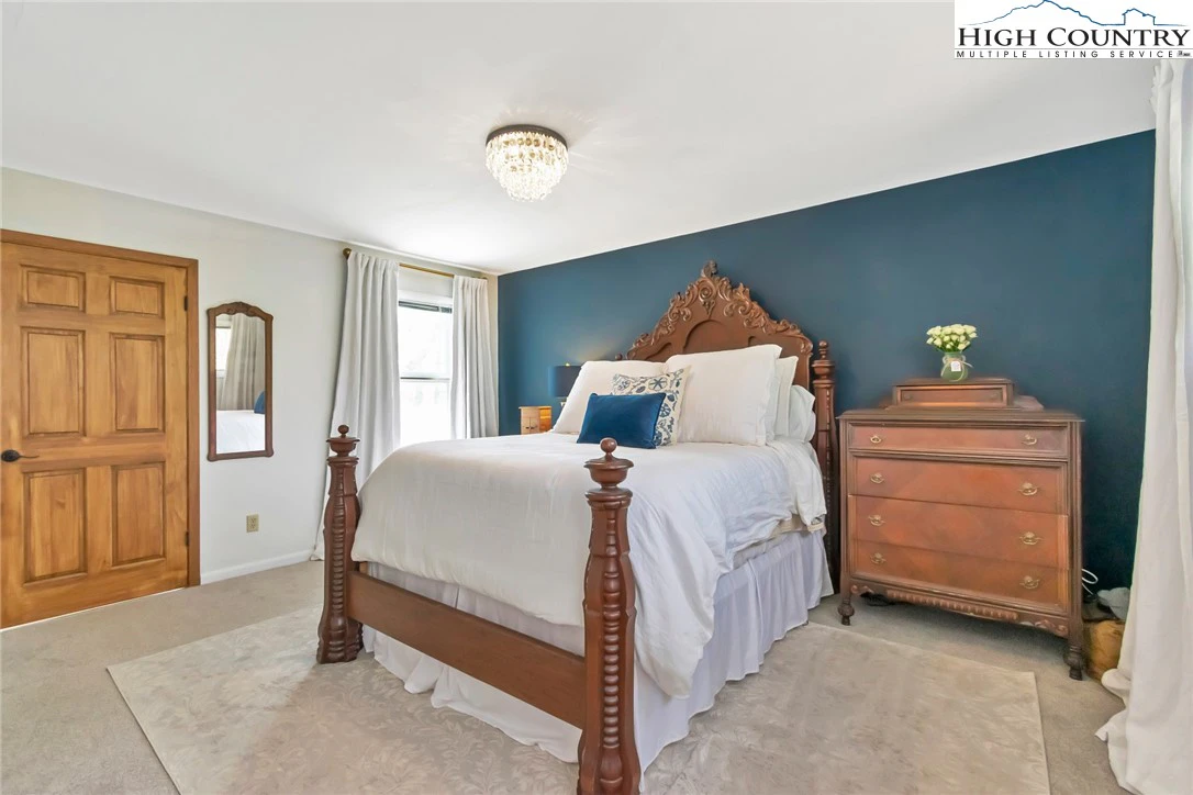 Image number 3 for the current listing