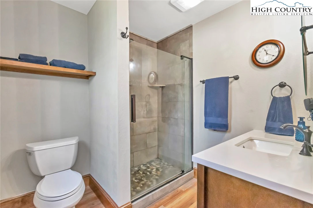 Image number 4 for the current listing