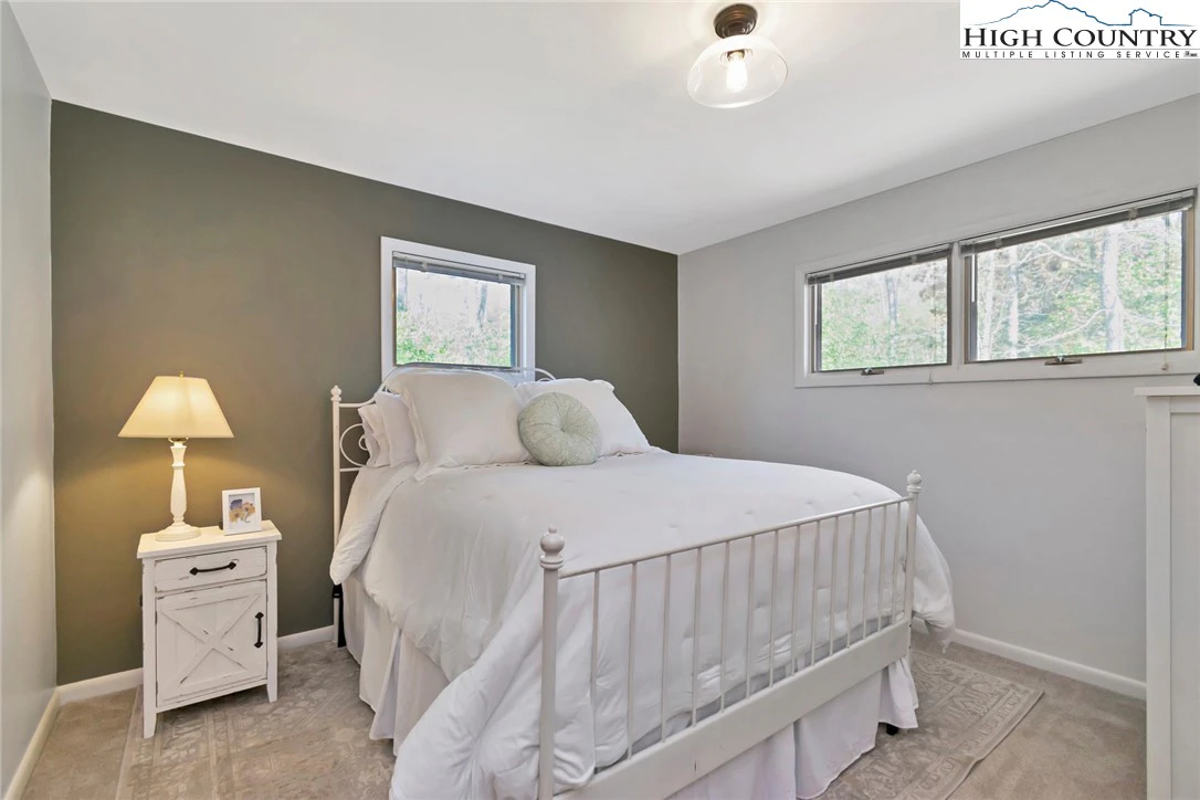 Image number 6 for the current listing