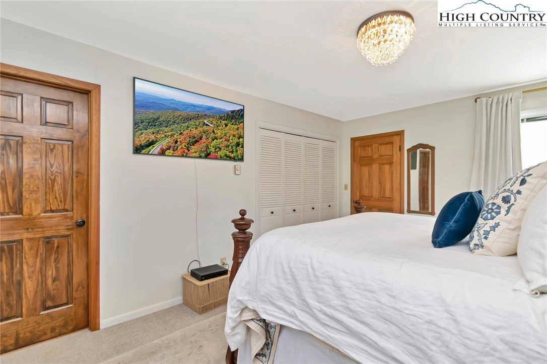 Image number 10 for the current listing