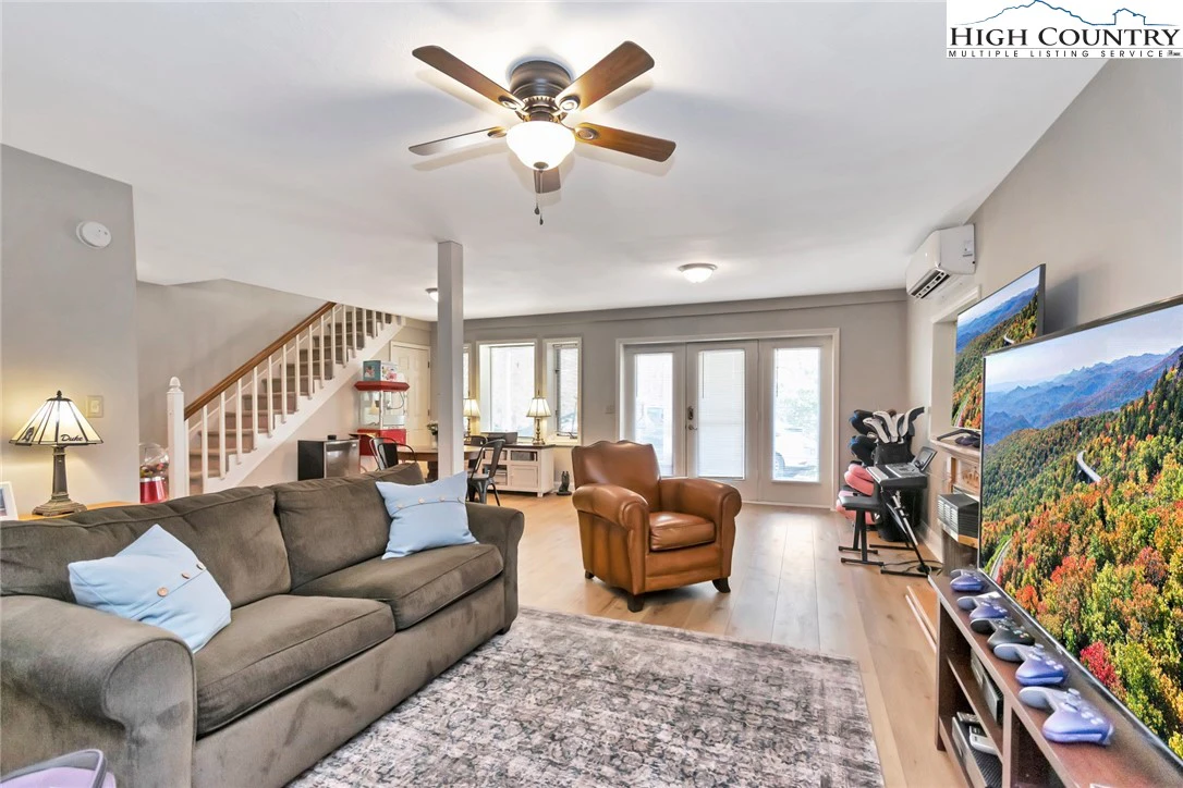 Image number 12 for the current listing