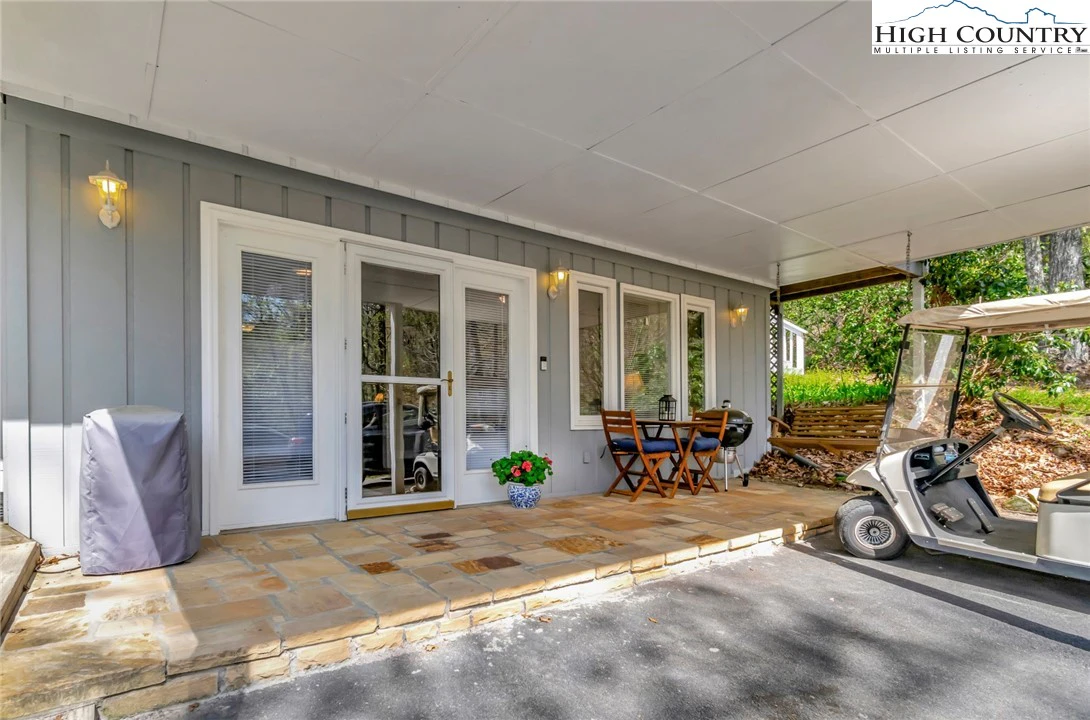 Image number 19 for the current listing