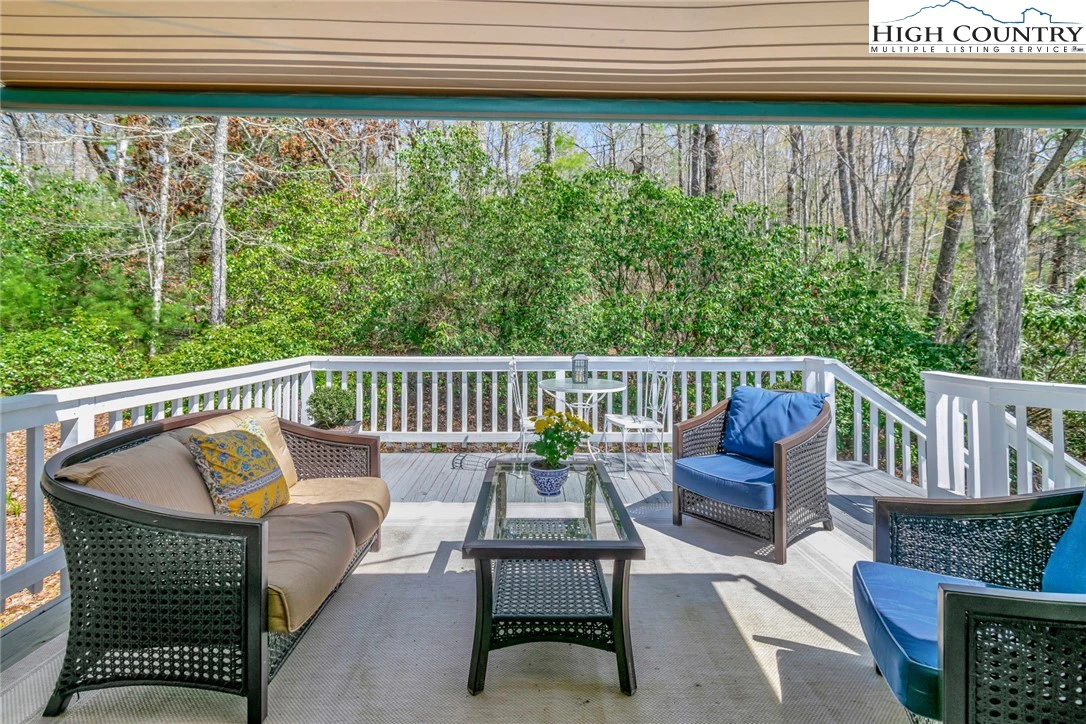 Image number 21 for the current listing