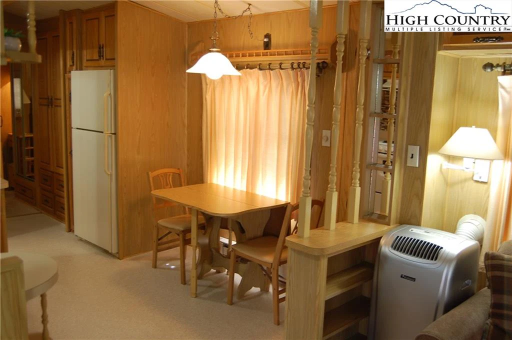 Image number 20 for the current listing