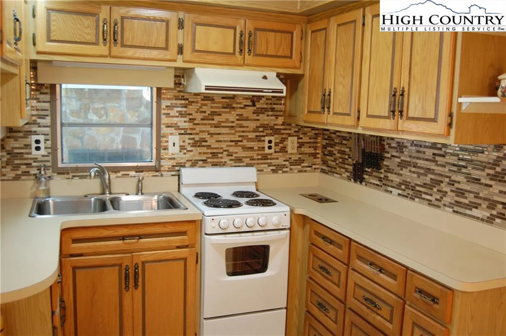 Image number 19 for the current listing