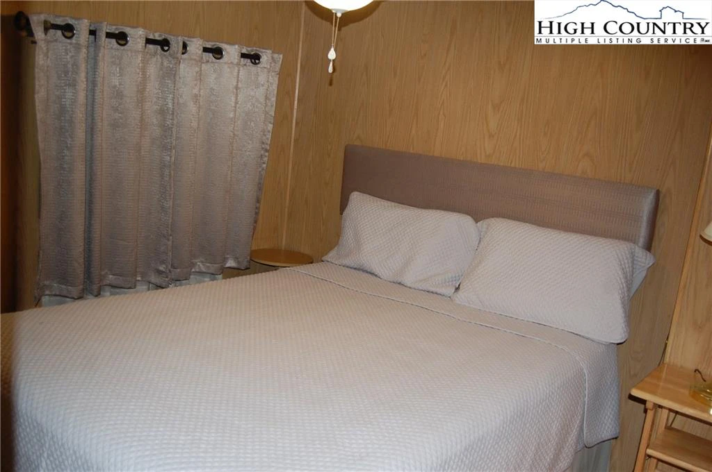 Image number 3 for the current listing