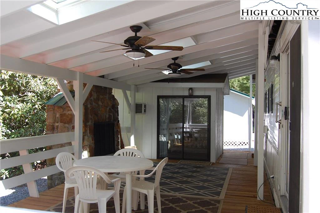 Image number 31 for the current listing