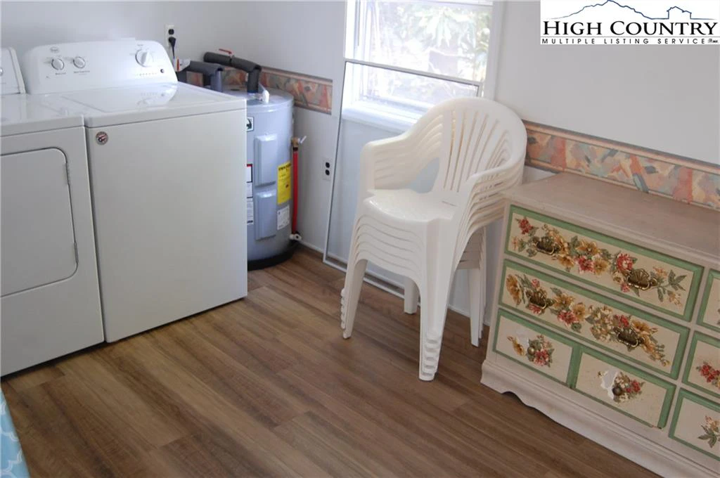 Image number 8 for the current listing