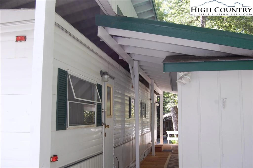 Image number 2 for the current listing