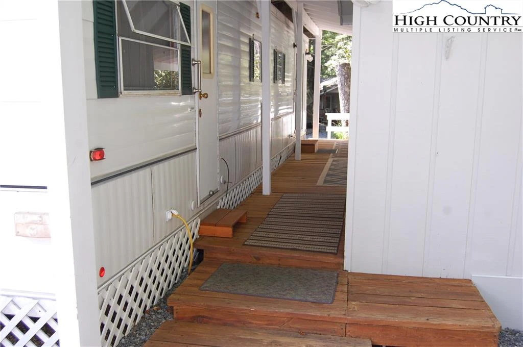 Image number 11 for the current listing