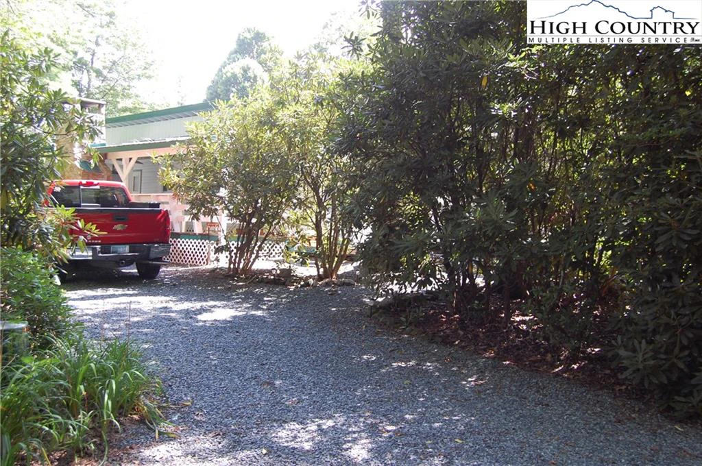 Image number 15 for the current listing